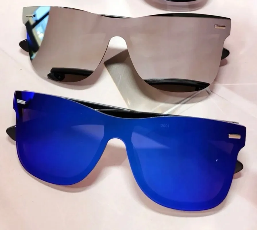 gafas de sol azules y plateadas  