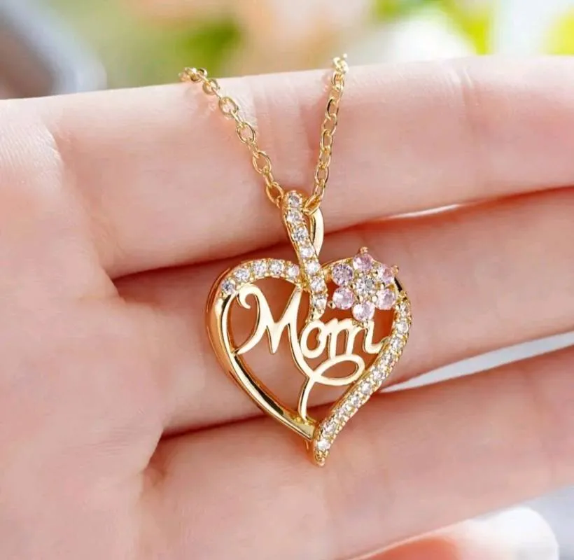 Collar Colgante Corazón De Mamá <Mom>