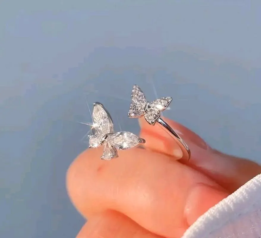 Hermoso Anillo Ajustable De Mariposa Delicada Con Circonitas Muy Brillantes Y Diamantes Incrustados De Imitación