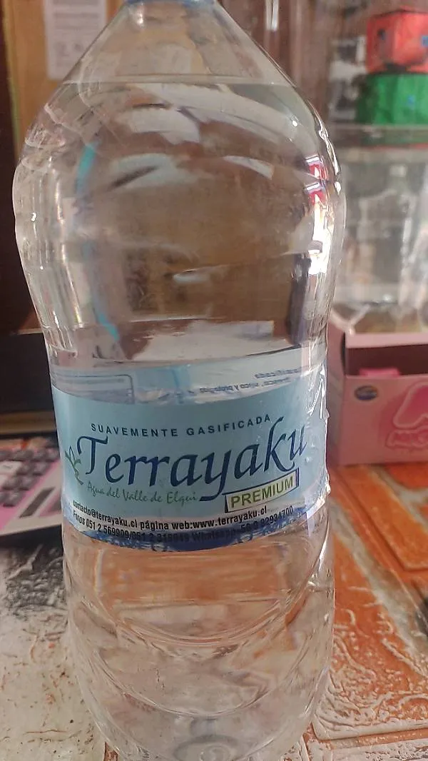 Agua terrayake con gas
