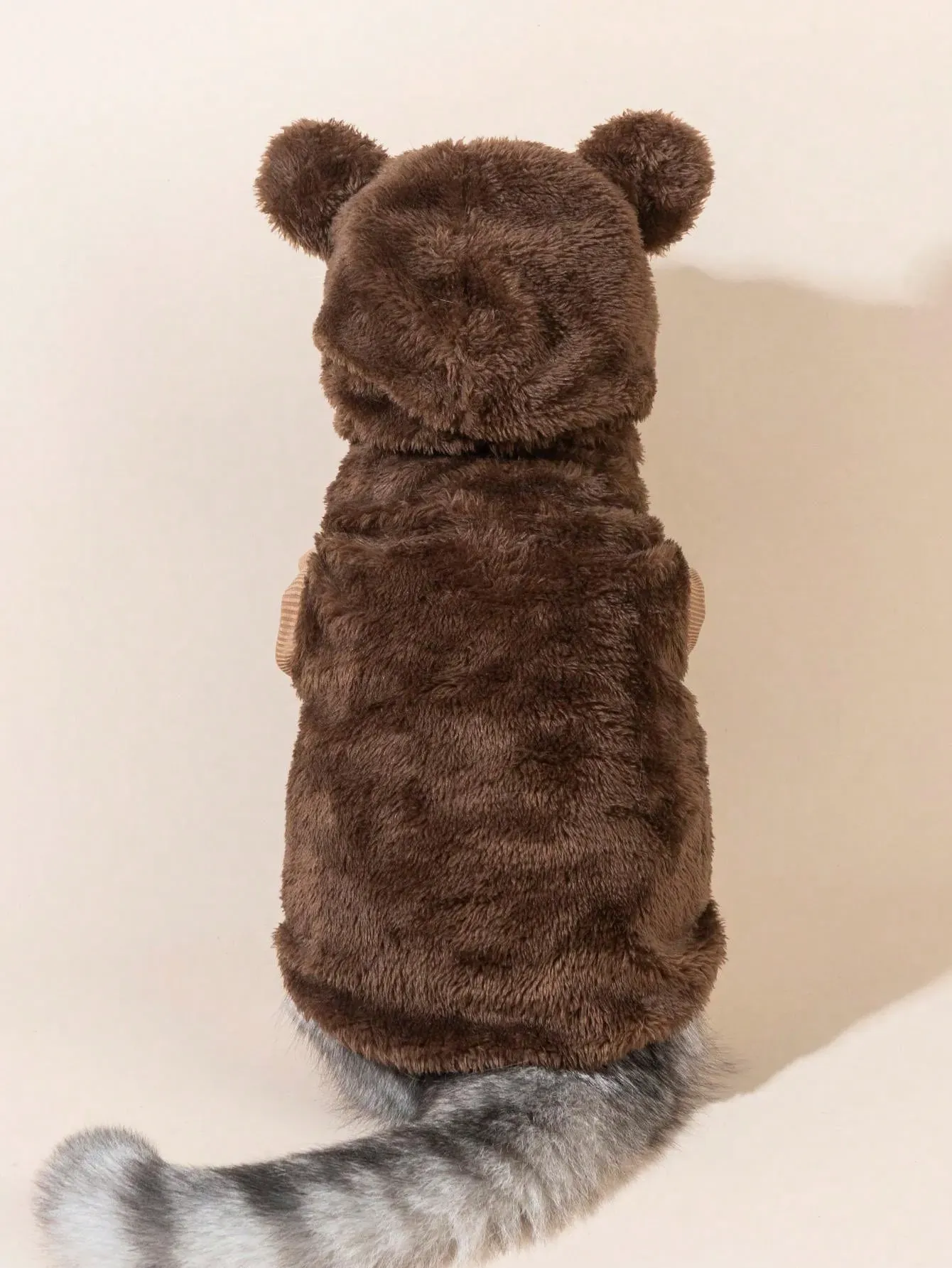 Suéter con capucha de oso 