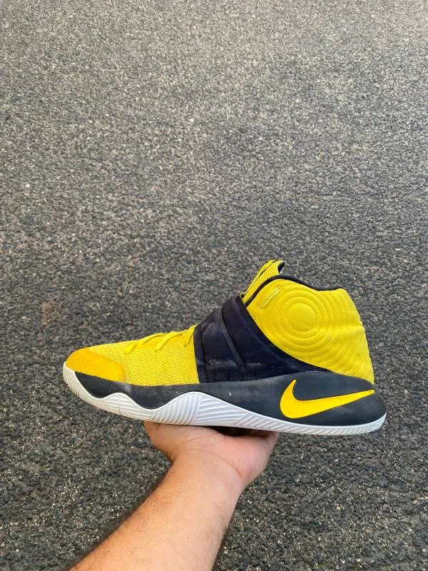 Kyrie 🎮 Size 13.5