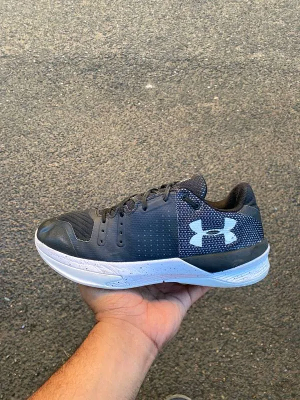 Under armour 🔥 Size 7.5