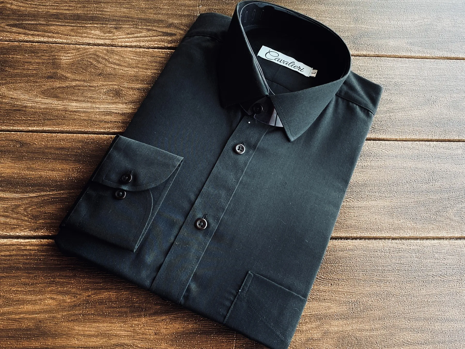 camisa negra con bolsillo 