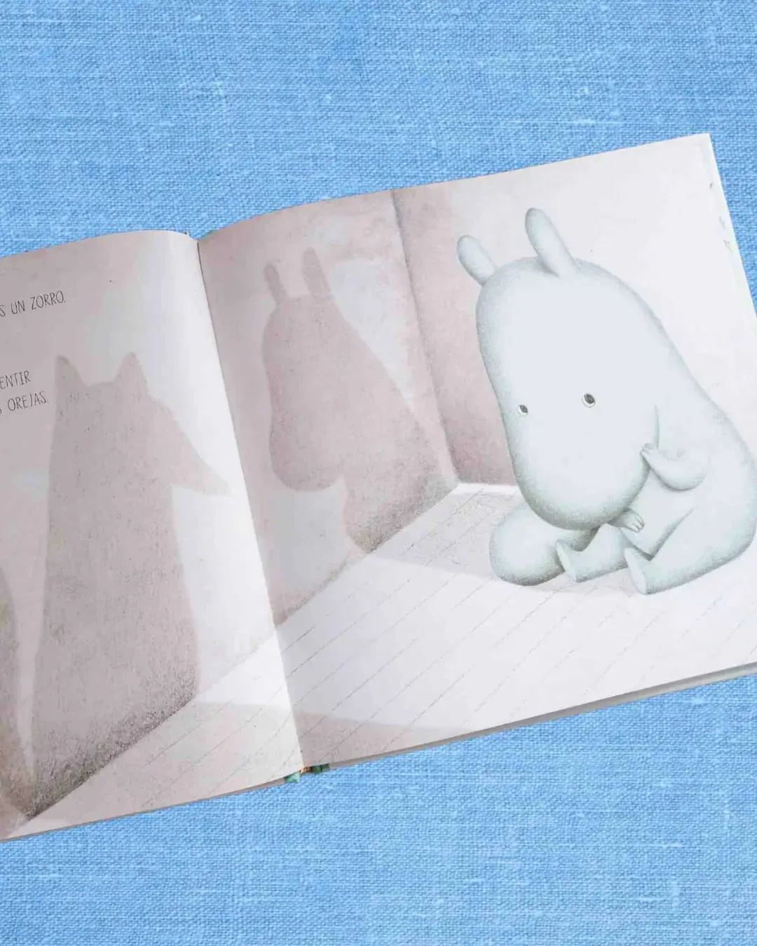 envelope, paper_towel, saltshaker