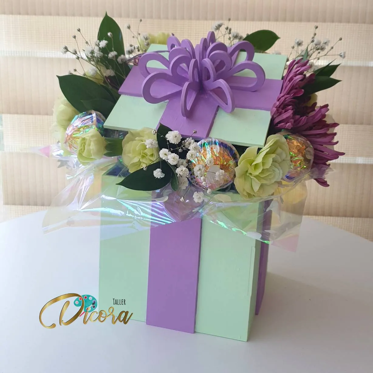 vase, hair_slide, handkerchief