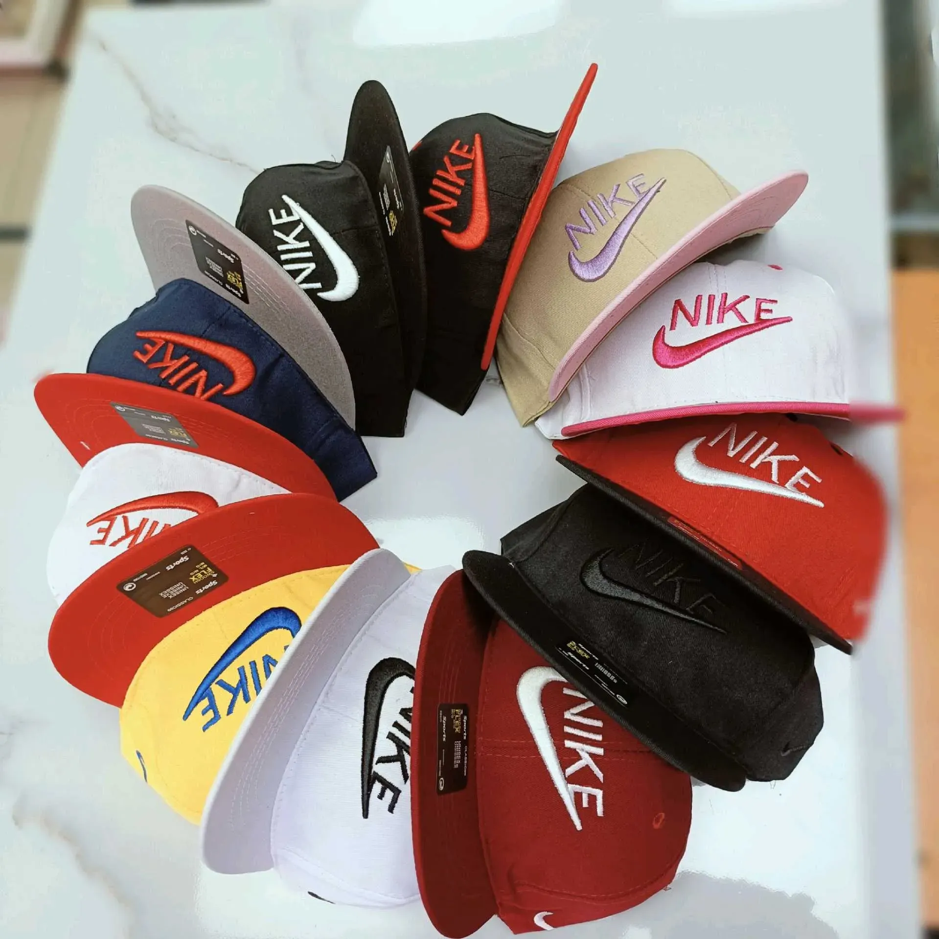 Gorras planas NIKE en Barquisimeto