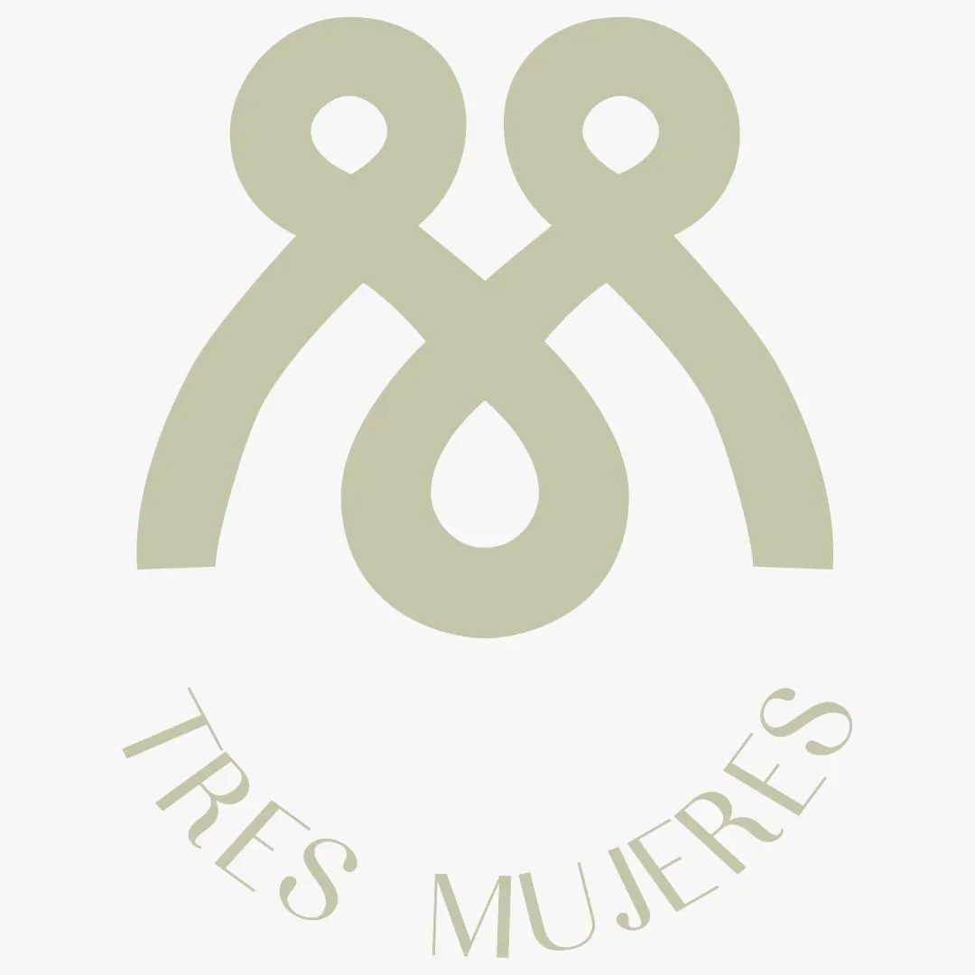 TRES MUJERES