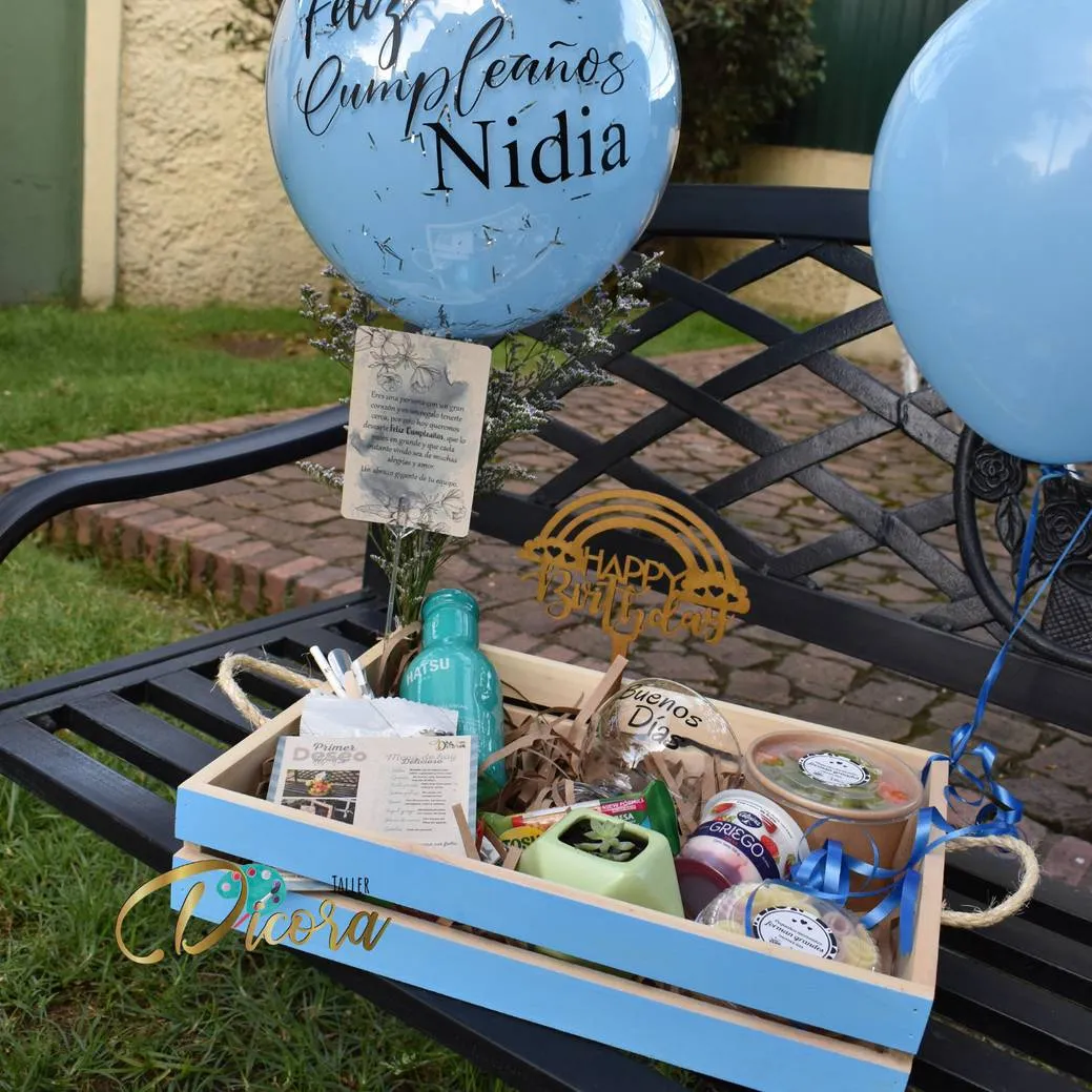 balloon, gas_pump, bucket