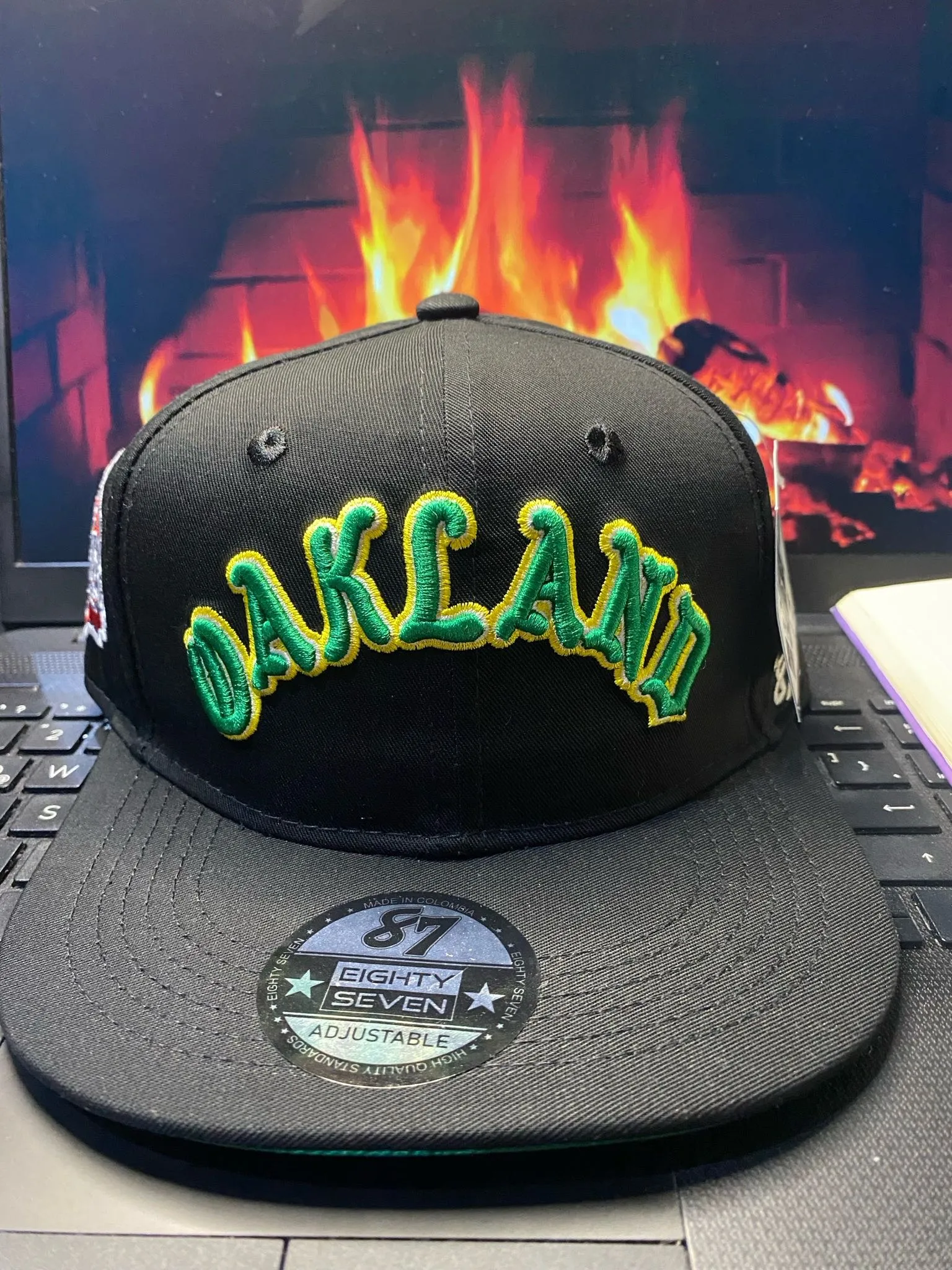 GORRA OAKLAND NEGRA PLANA