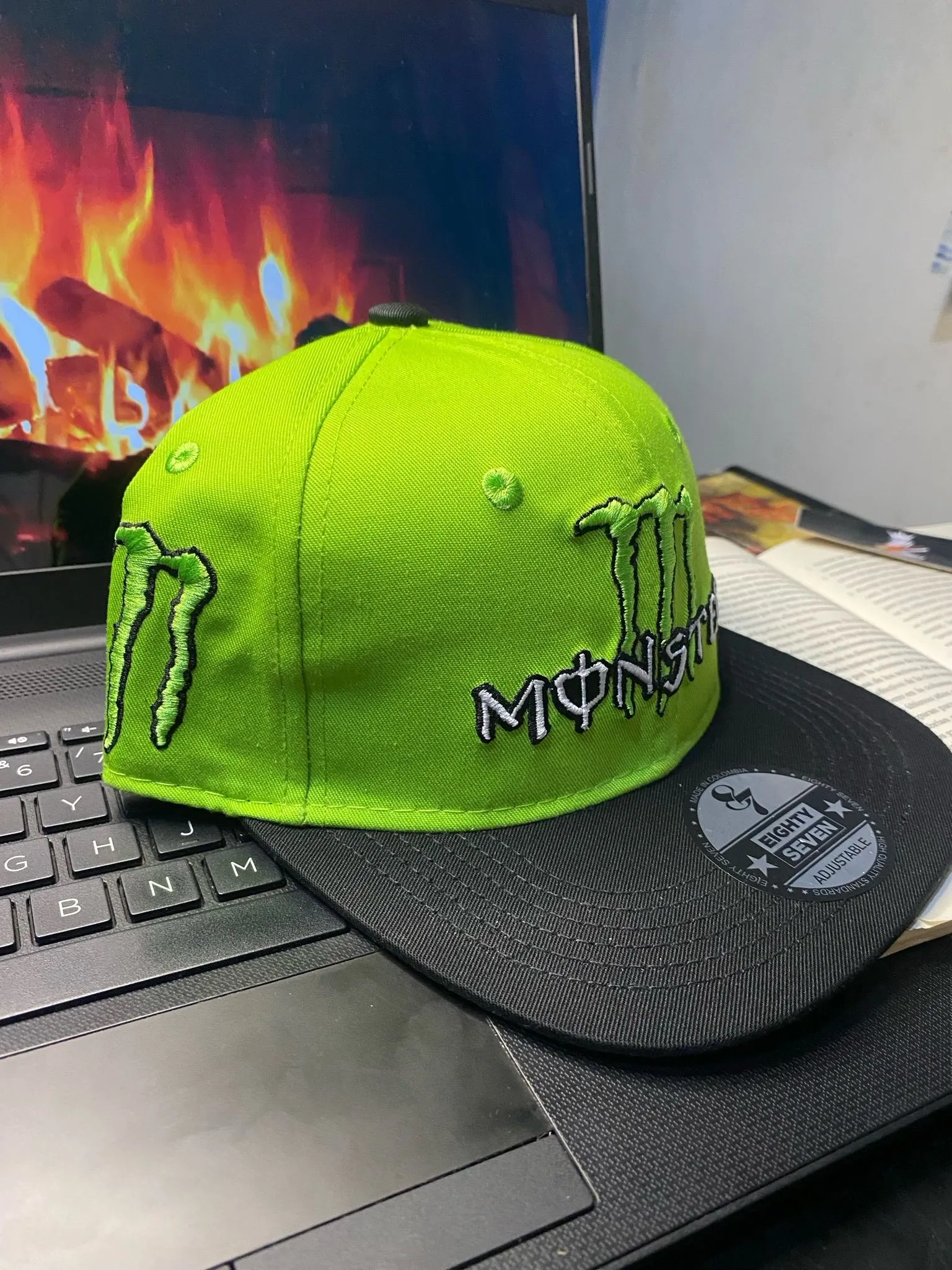 GORRA MONSTER PLANA