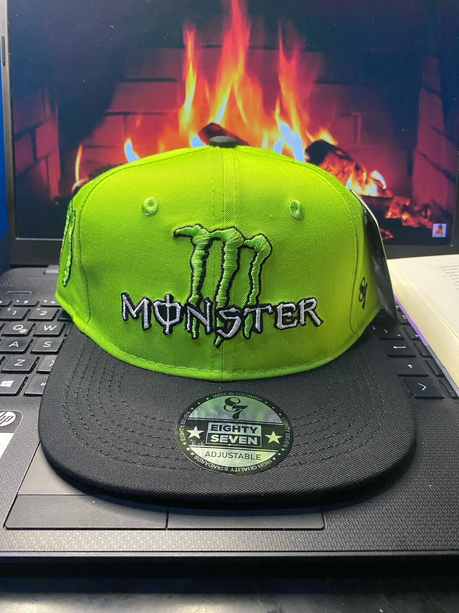 GORRA MONSTER PLANA