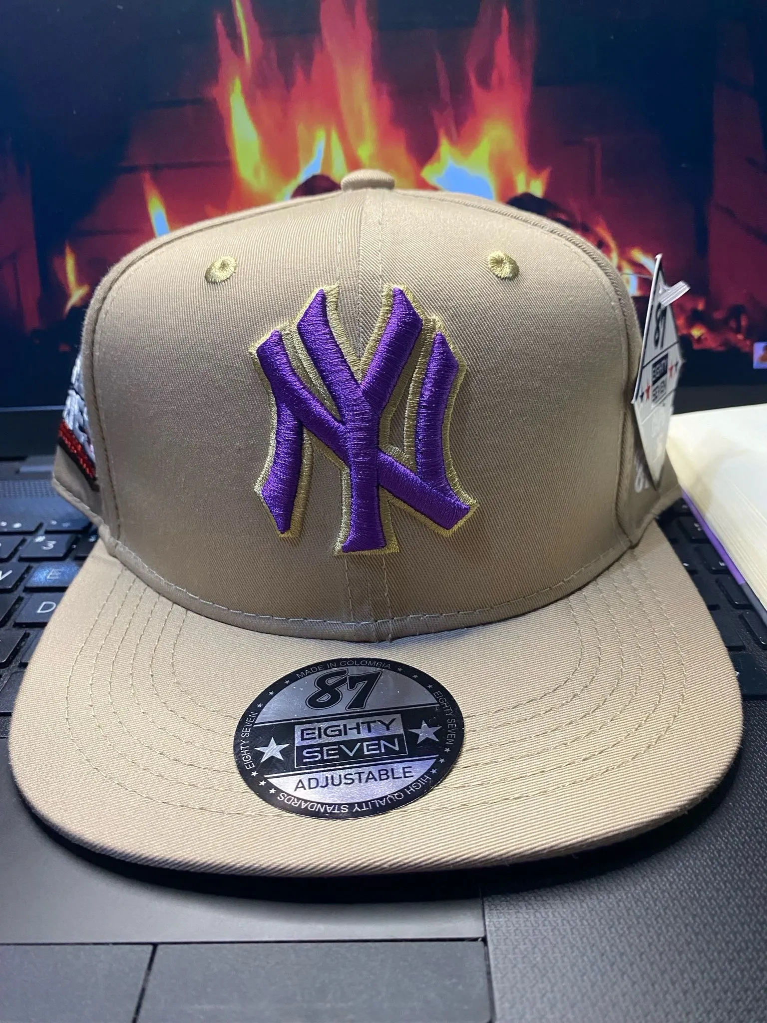 GORRA NY CAFÉ PLANA