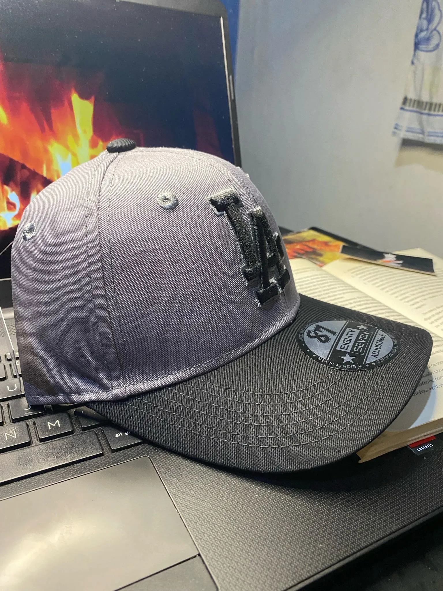 GORRA LA GRIS CURVA