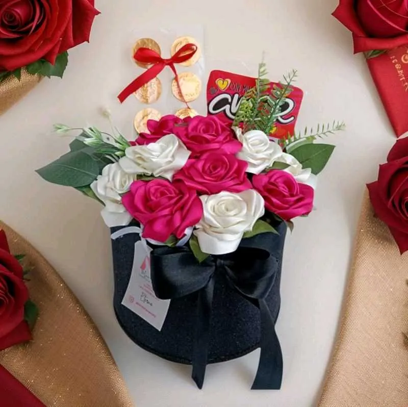 Arreglo de Rosas y chocolates amor  bonito 