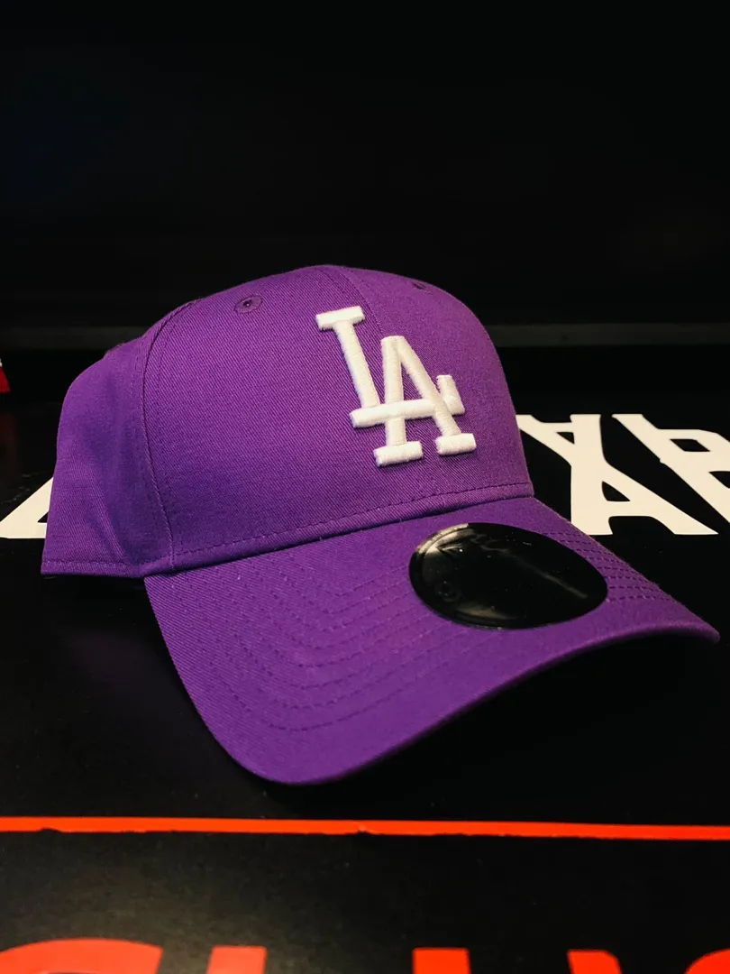 LOS ANGELES. PURPLE