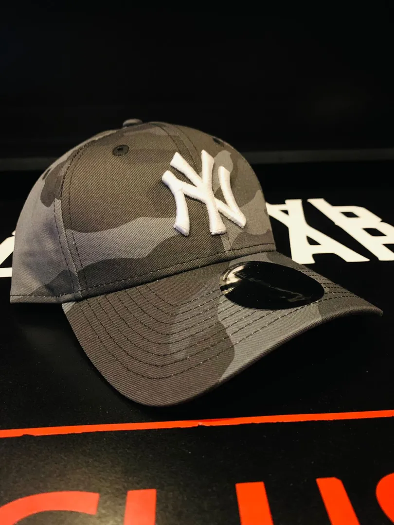 YANKEES. MILITARY BLACK 