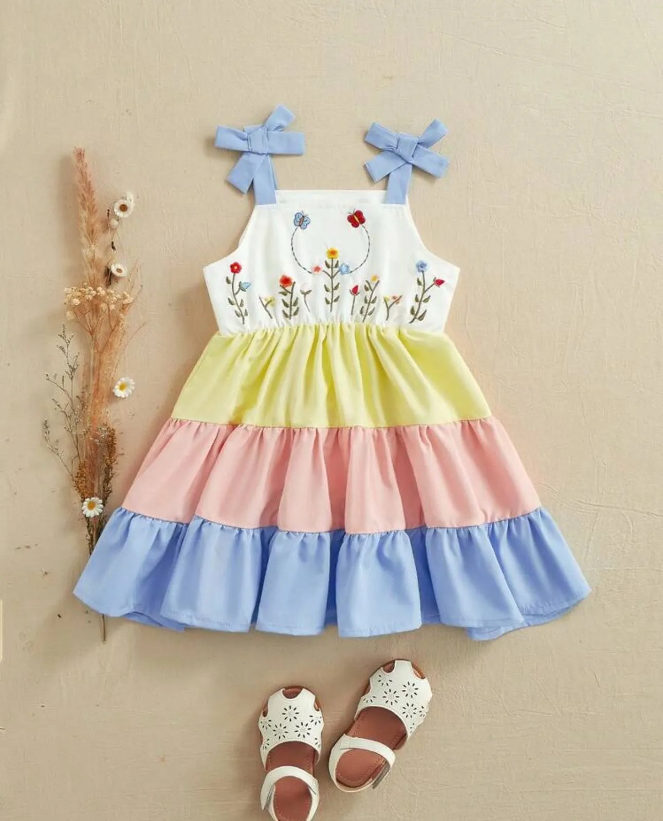 Vestido pastel con tiras 