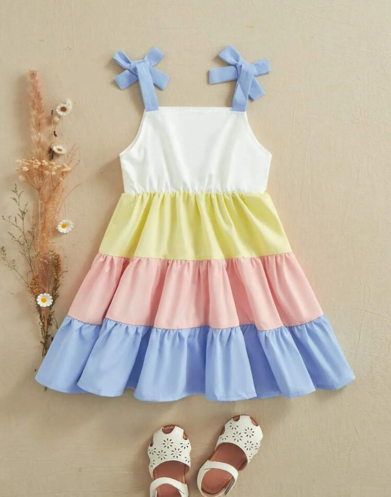 Vestido pastel con tiras 