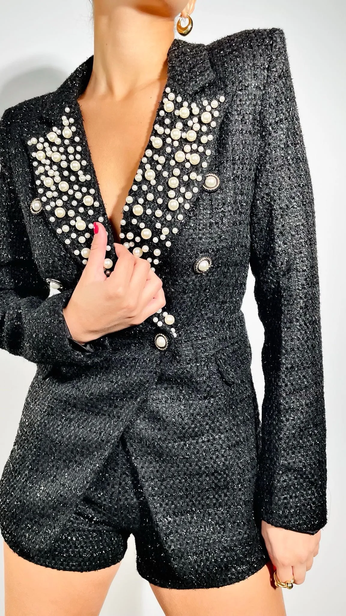 Set blazer con perlas y shorts 