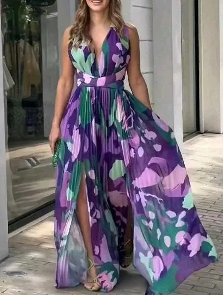 Vestido estampado floral morado con tablones y tiras 