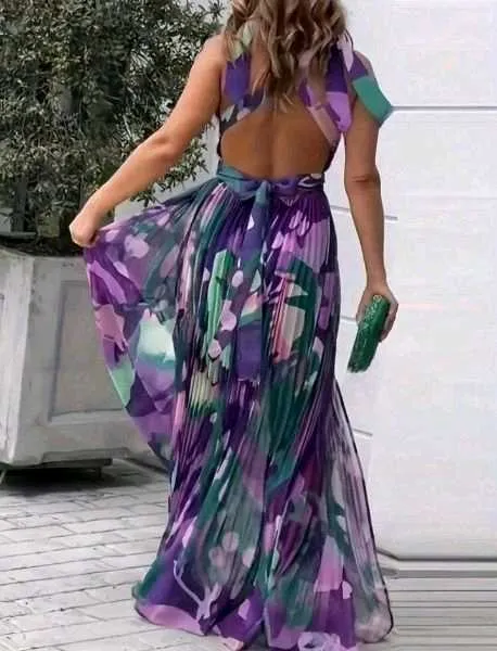 Vestido estampado floral morado con tablones y tiras 