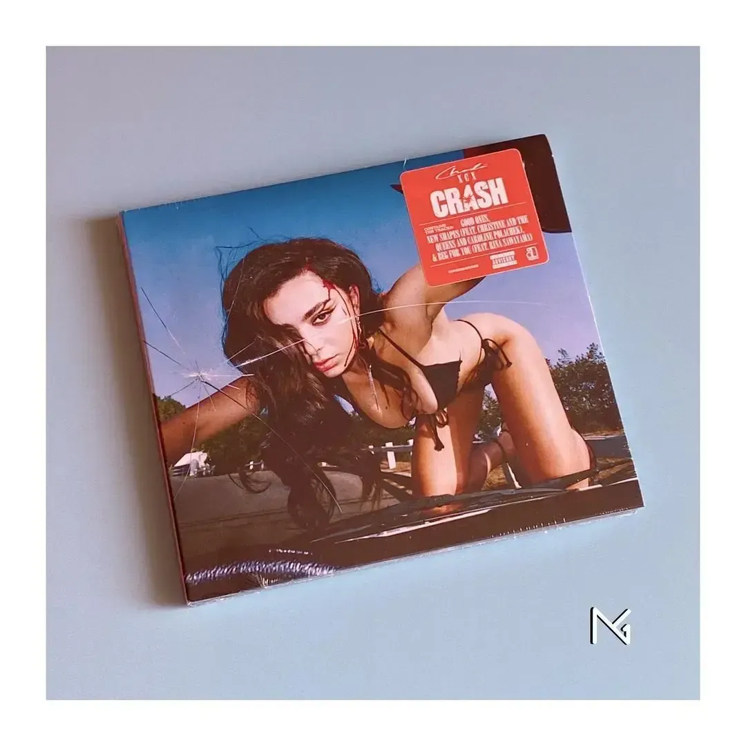 Crash CD Autografiado Charlie XCX