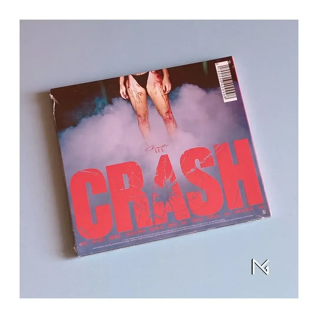 Crash CD Autografiado Charlie XCX