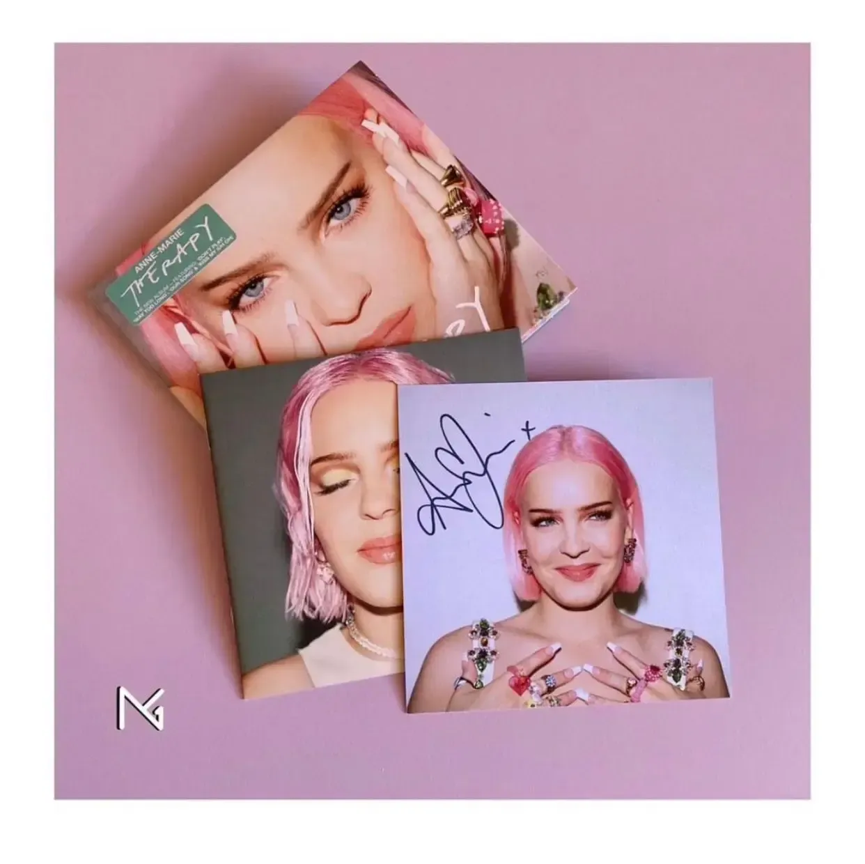 Therapy CD Autografiado UK Anne Marie 