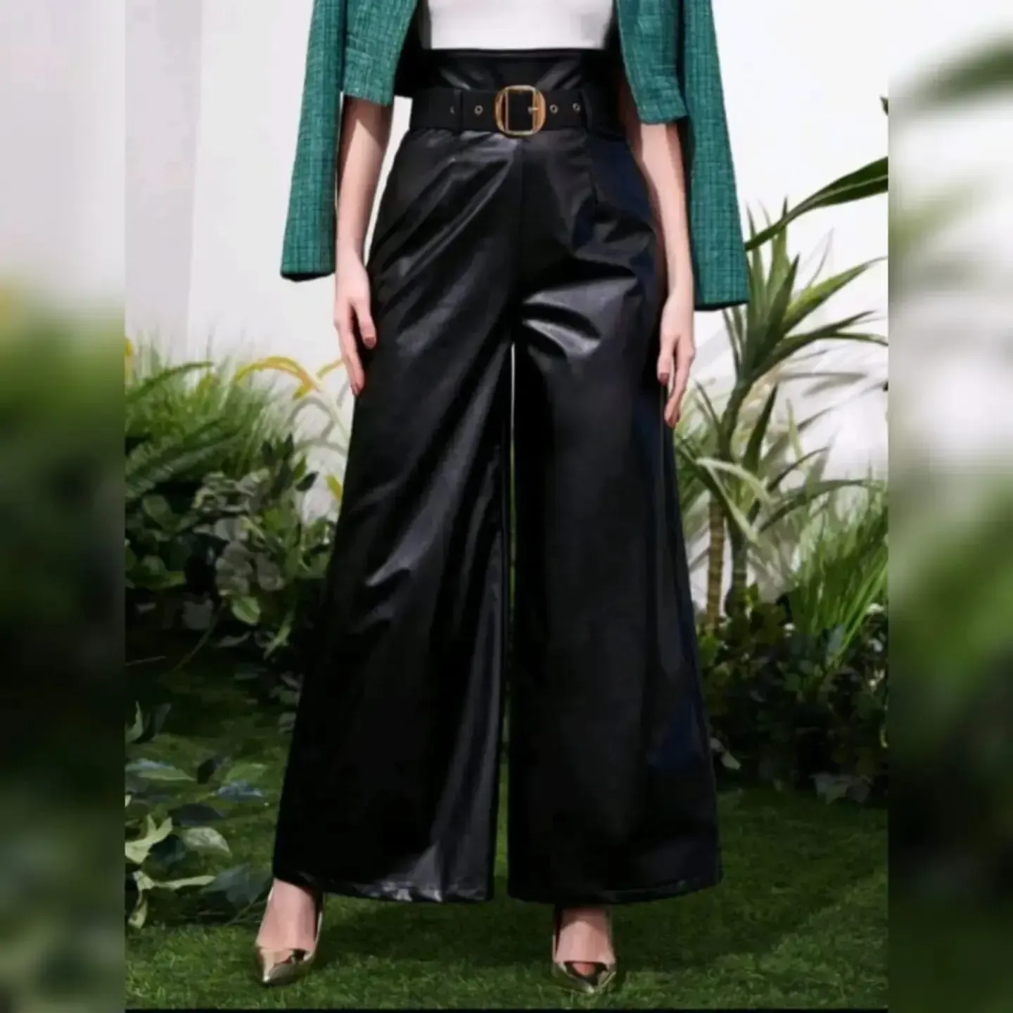 Pantalón de Pierna Ancha y Talle Alto con Cinturón de Cuerina