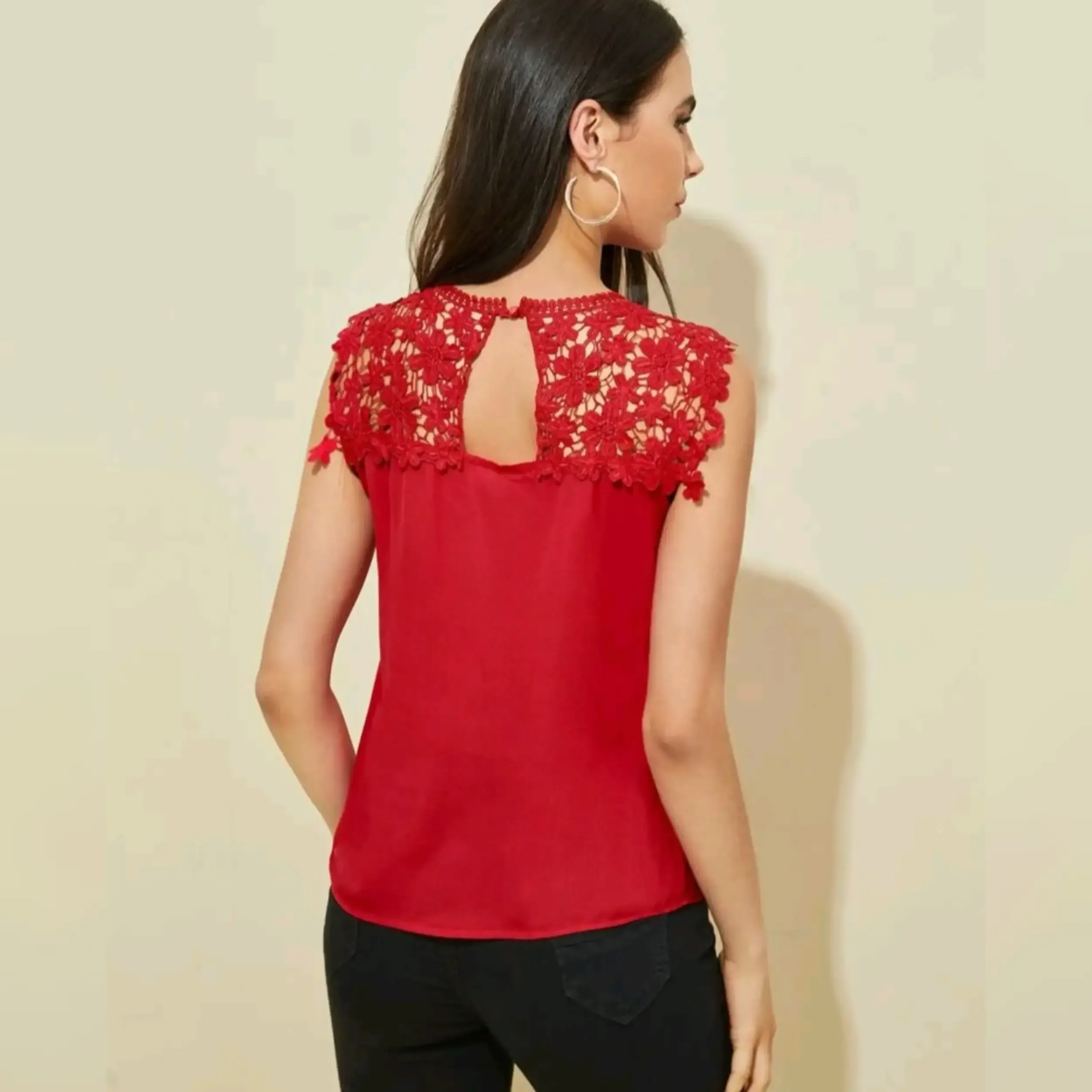 Blusa con Detalle de encaje 