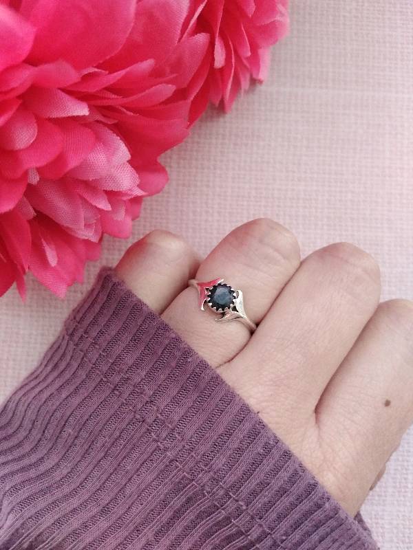 Anillo Raíz de Zafiro