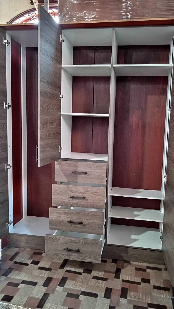 Clóset empotrable Alto: 2.16mtrs Ancho: 1.60 mtrs