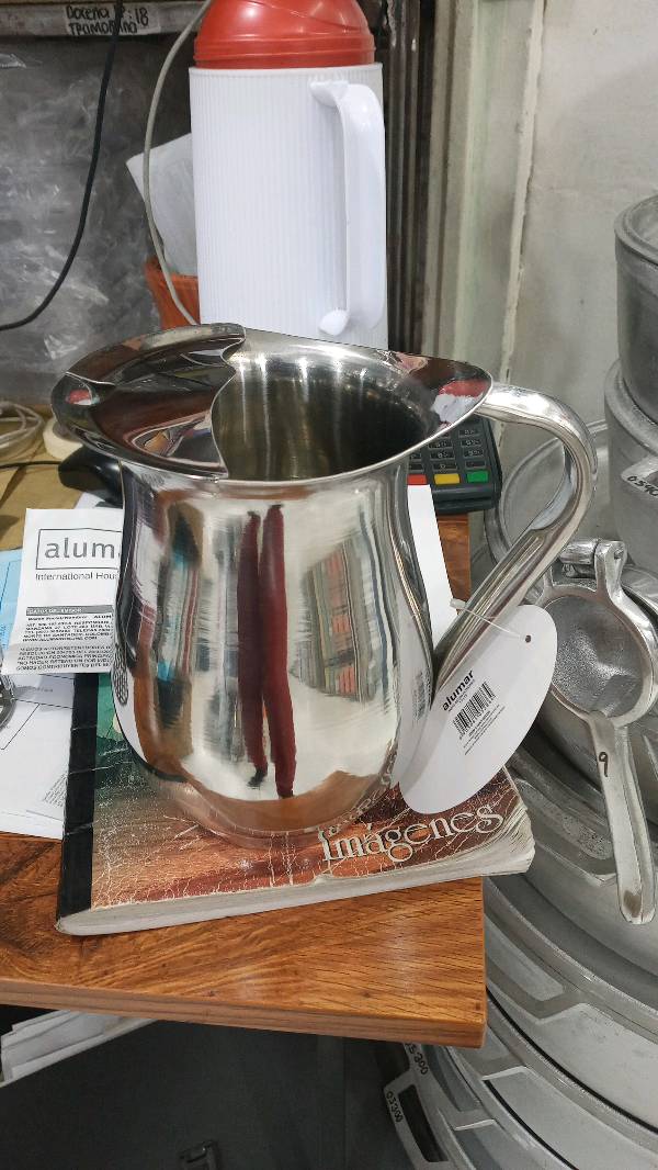 water_jug, pitcher, coffeepot