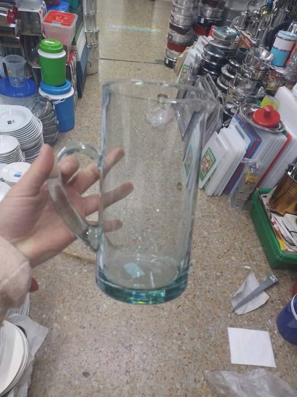 beaker, water_jug, measuring_cup