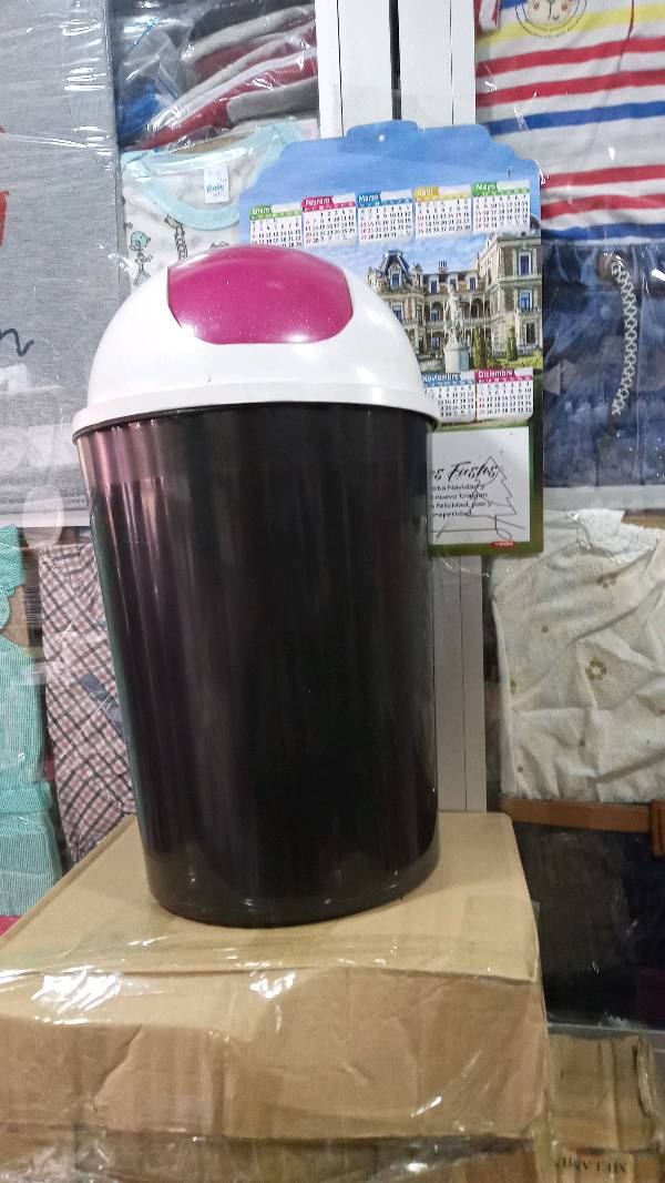 water_jug, bucket, Dutch_oven