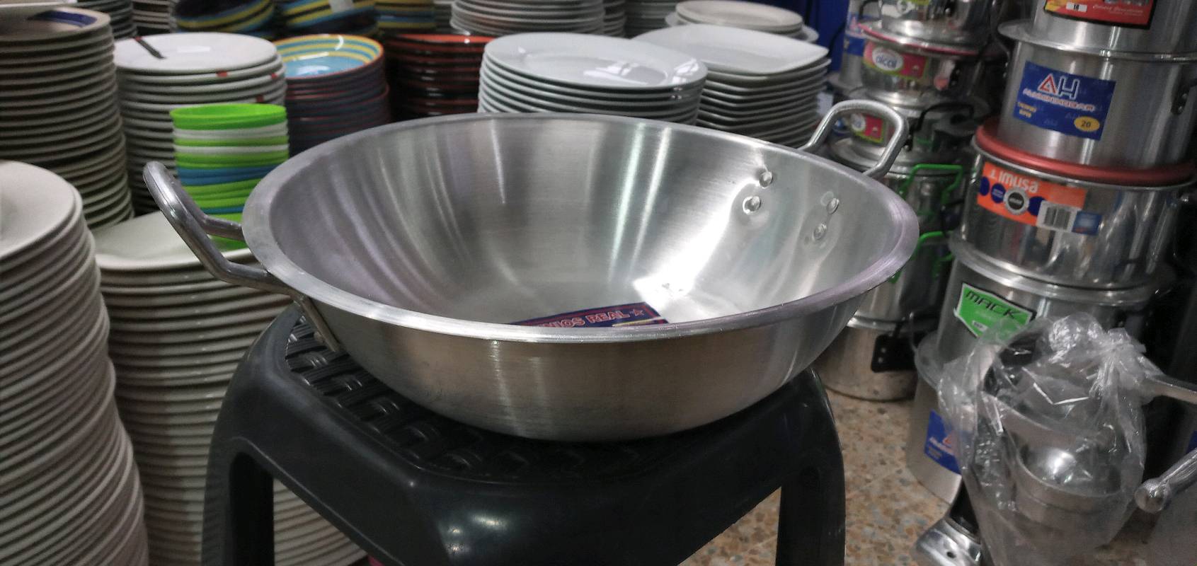 mixing_bowl, measuring_cup, bucket