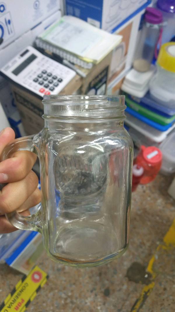 water_jug, saltshaker, measuring_cup