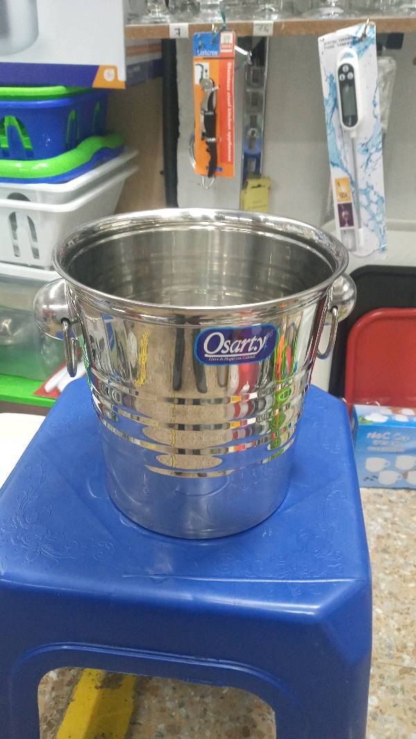 measuring_cup, mixing_bowl, bucket