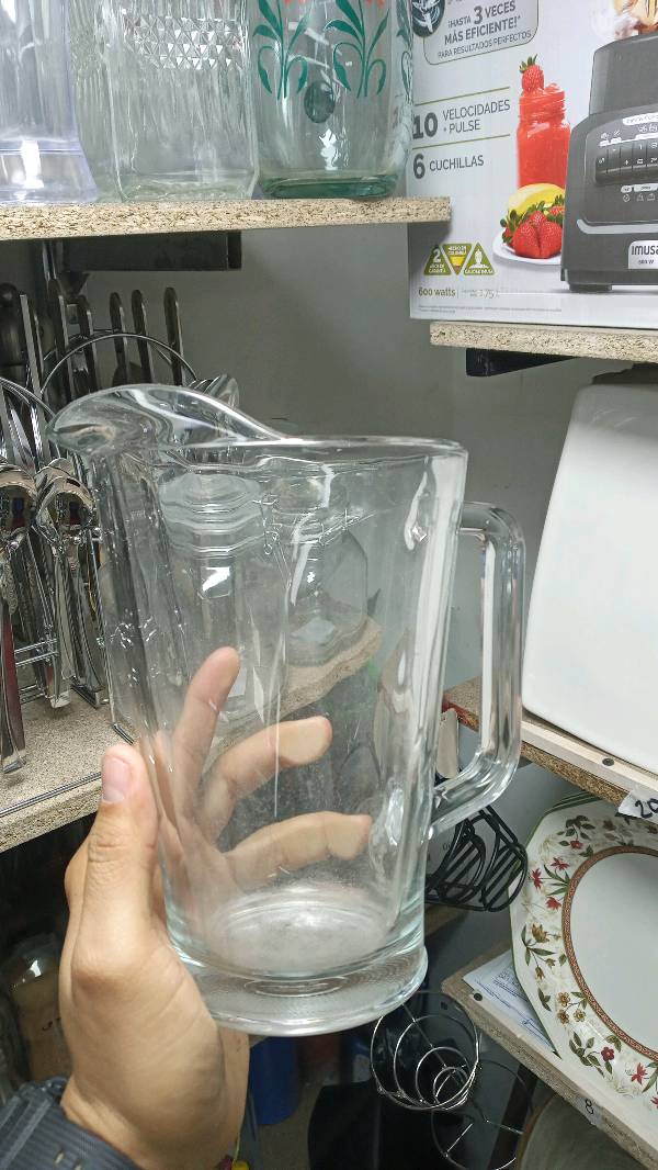 water_jug, measuring_cup, pitcher