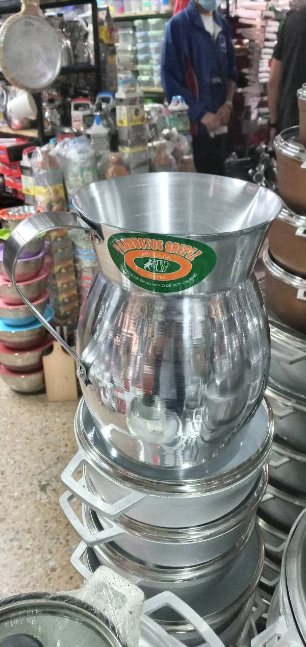 mixing_bowl, confectionery, strainer