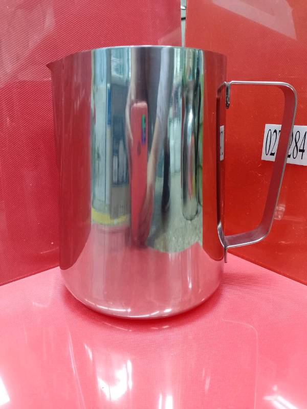 water_jug, pitcher, coffee_mug
