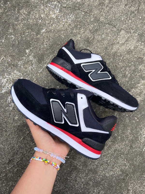 New balance negro detalle rojo