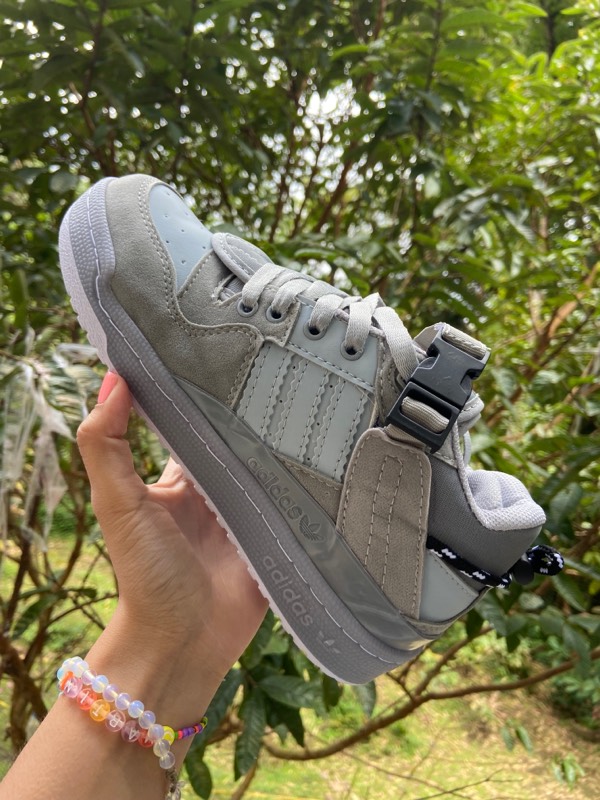 Adidas forum x bad 🐰 gris