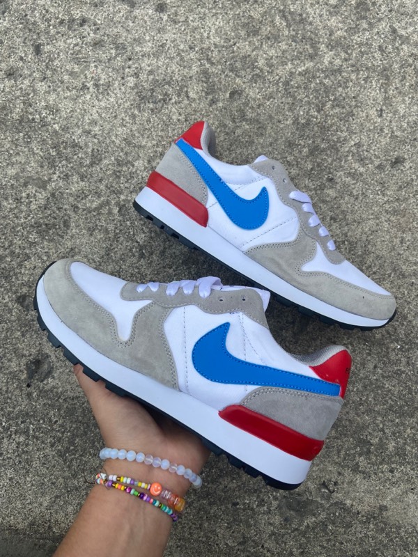 Nike blanco y gris chulo azul