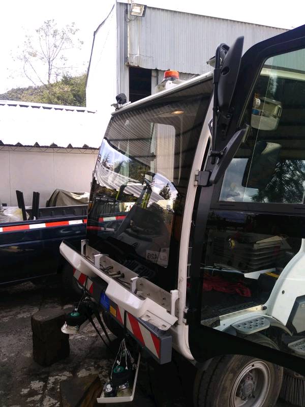 Venta y fabricación de todo tipo de vidrio. 