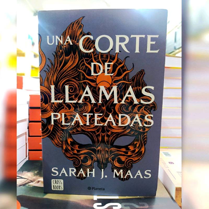 Reseña del libro “Una corte de llamas plateadas” de Sarah J. Maas
