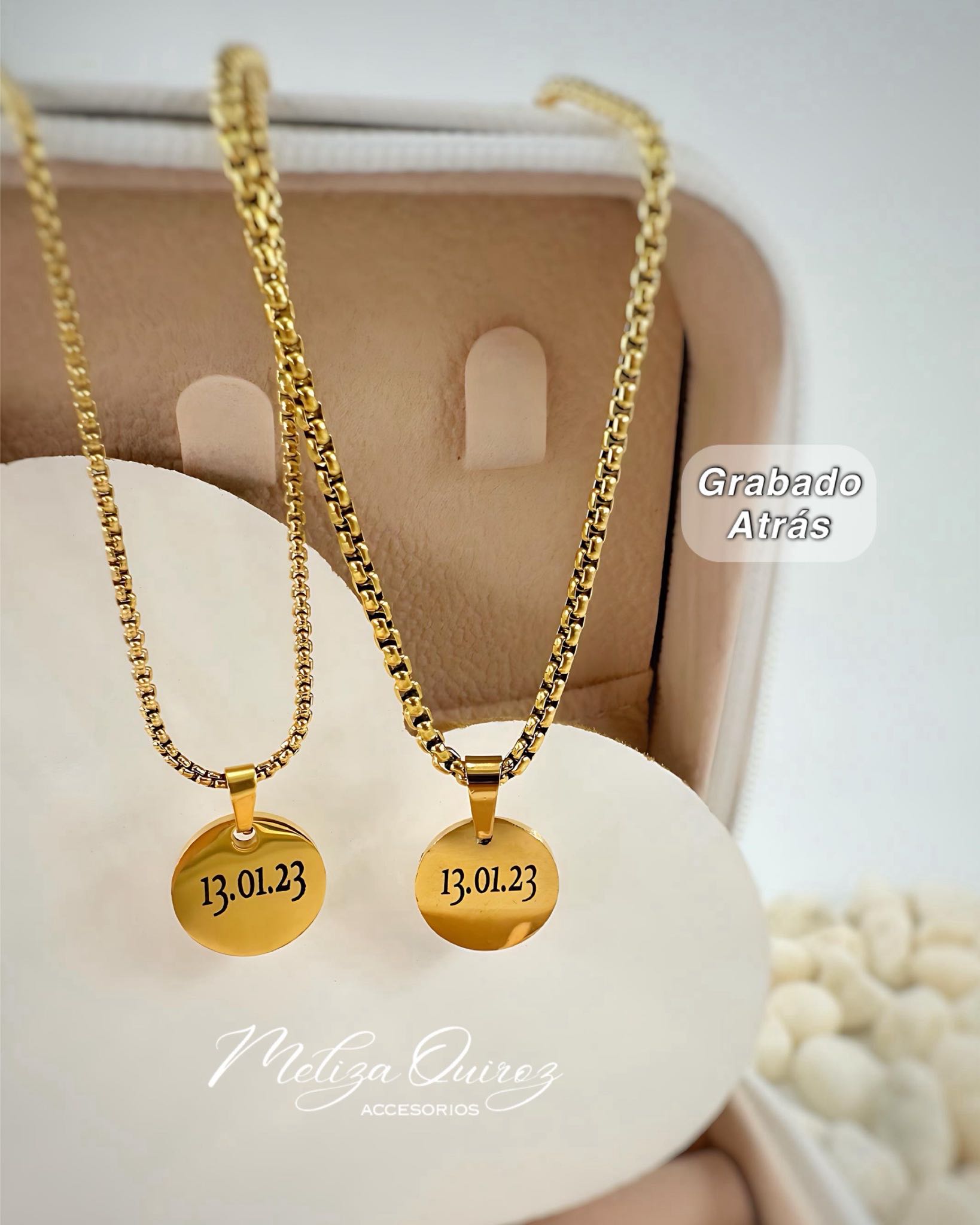 Collares pareja con medalla P