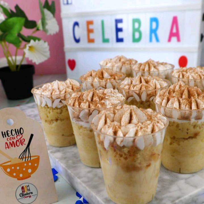 Bocaditos dulces y vasitos