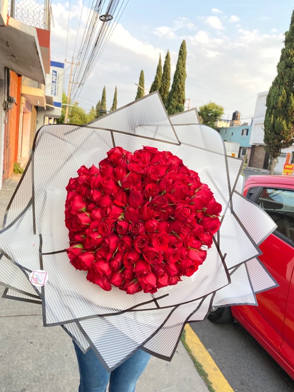 Ramo buchón de 150 rosas en Puebla